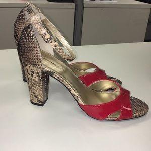 Bandolino strappy heels 